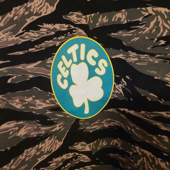 Excellent/like New Condition Mitchell & Ness Celtics Tee Shirt - Picture 3 of 5